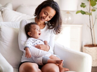 Comment passer de l'allaitement maternel à l'alimentation au biberon: Un guide pour les parents