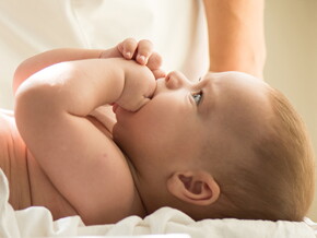 Bath time checklist: How to bathe a newborn Bath time checklist: How to bathe a newborn