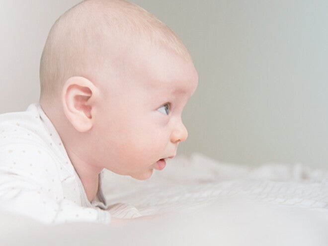 Baby activities_01_EXPLORE_Tummy time lets play