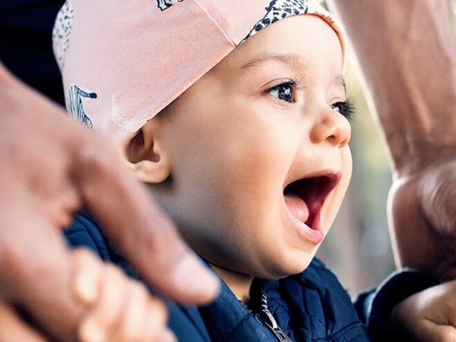 Premiers pas de bébé : comment l'aider à apprendre à marcher ? 